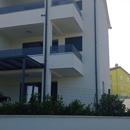 Apartman Ana Sveti Anton  Buitenkant foto