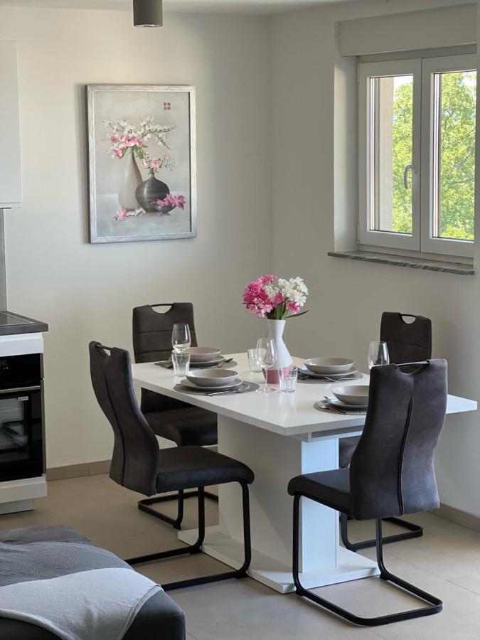Apartman Ana Sveti Anton  Buitenkant foto