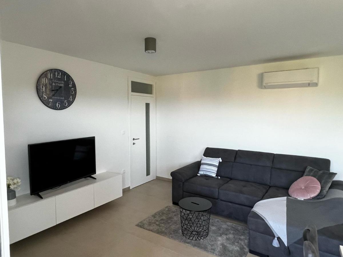 Apartman Ana Sveti Anton  Buitenkant foto