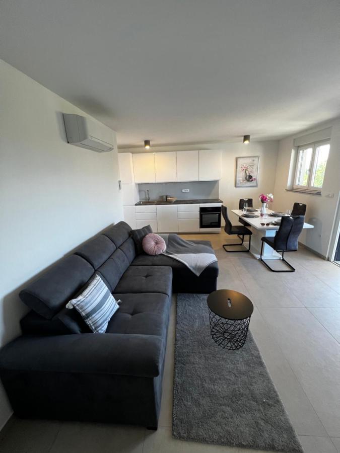 Apartman Ana Sveti Anton  Buitenkant foto