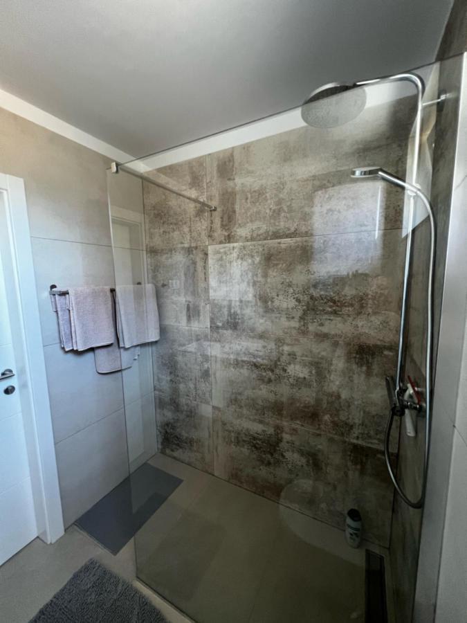 Apartman Ana Sveti Anton  Buitenkant foto